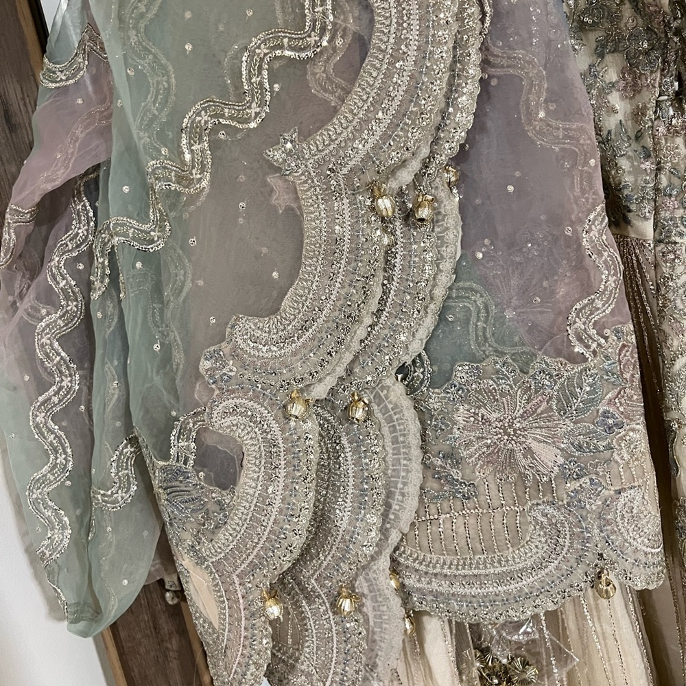 Baroque formal gown - Picture 9 of 11